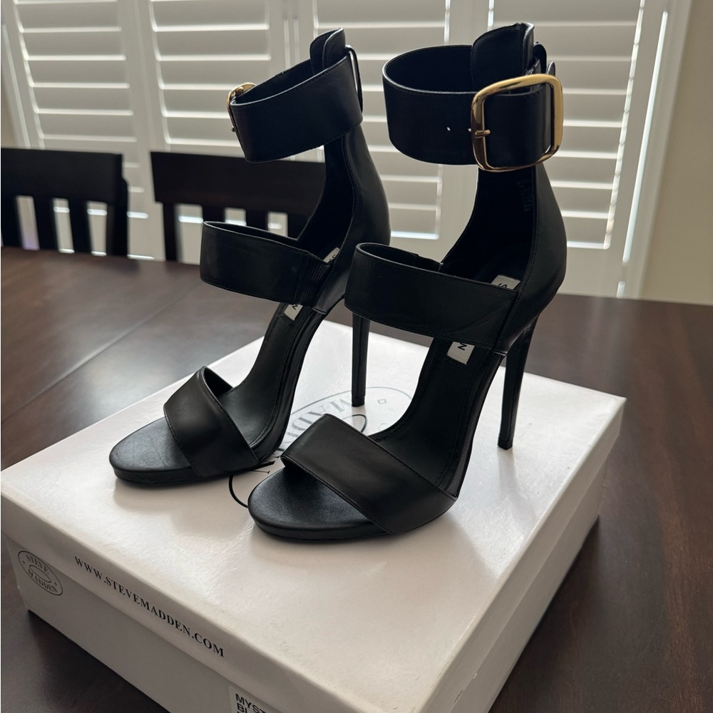 Steve Madden Mysterii Black Leathers Heels